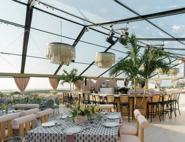 black structure tent